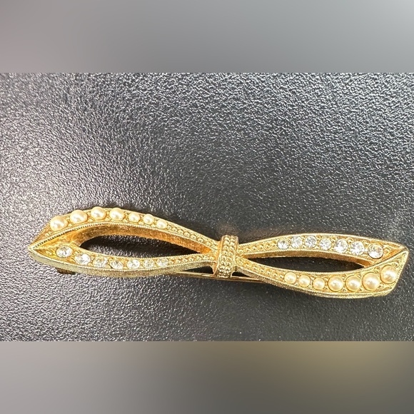 Vintage  Art Deco bow  bar  with pearl and rhinestones swirled back Brooch - Picture 2 of 5